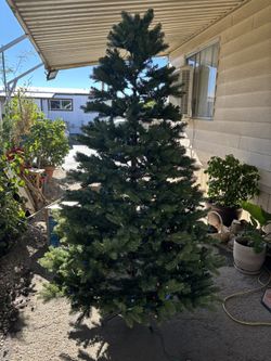 Pre-lit Christmas Tree