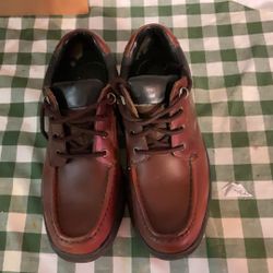 Men's shoes, brown color, number 9, made of leather, in excellent condition.. Price: 30 dollars…
