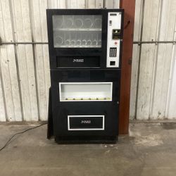 Vending Machine For Snacks And Drinks 