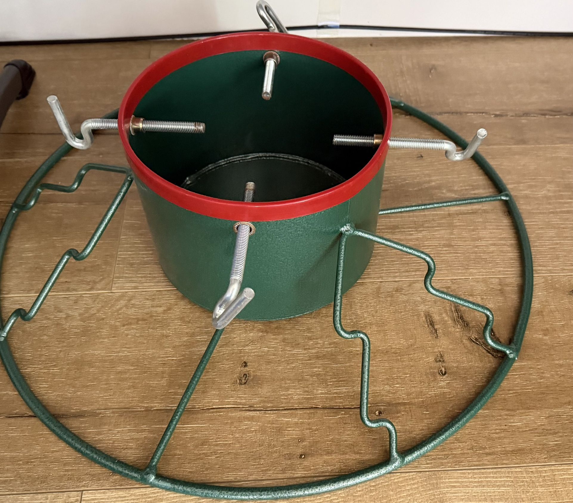 Yard Butler Santa's Helper - Easy to Use & Assemble Christmas Tree Stand - Durable & Sturdy Stand Made with Anti-Rust Steel - Beautiful Addition