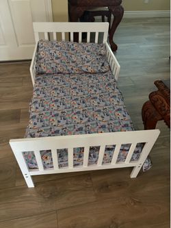 Toddler bed with mattress