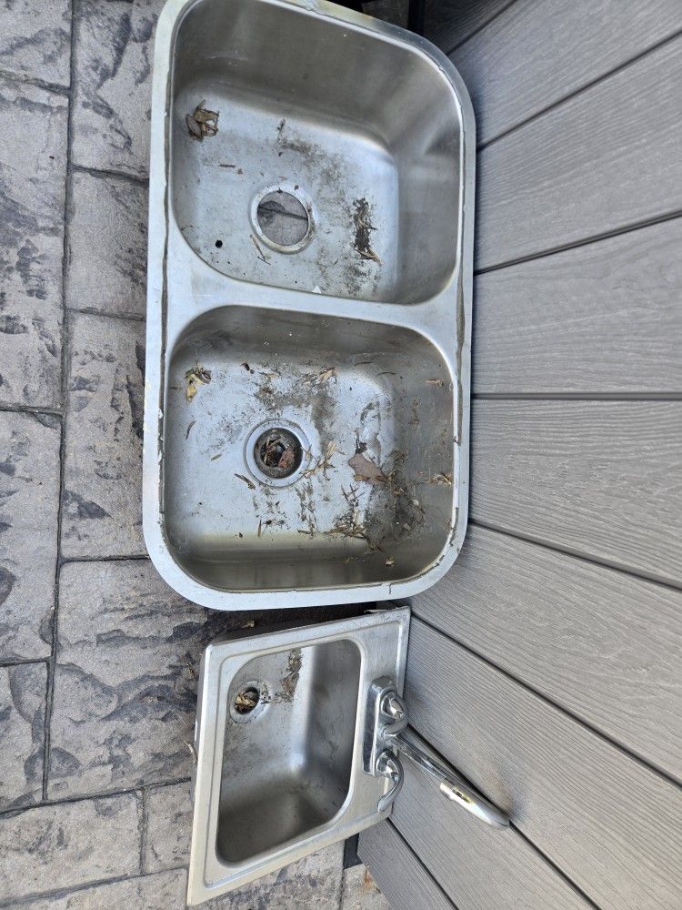 2 Sinks