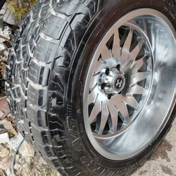 22" Hercules , 5 Rims N Tires Toyo