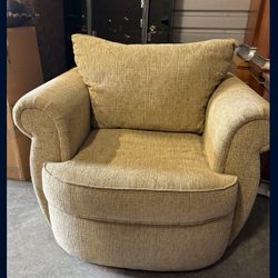 LARGE OVERSIZED CHAIR