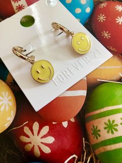 Hoop Earring  with  Happy Face 😊  Spring  Time Jewelry / New Earrings  - Come visit for more Jewelry and Collectibles  😊👍