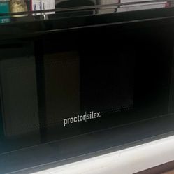 Proctor Silex 0.7 cu ft 700 Watt Microwave Oven - Black