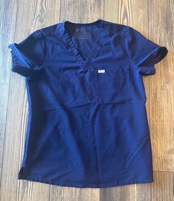 Figs scrub top