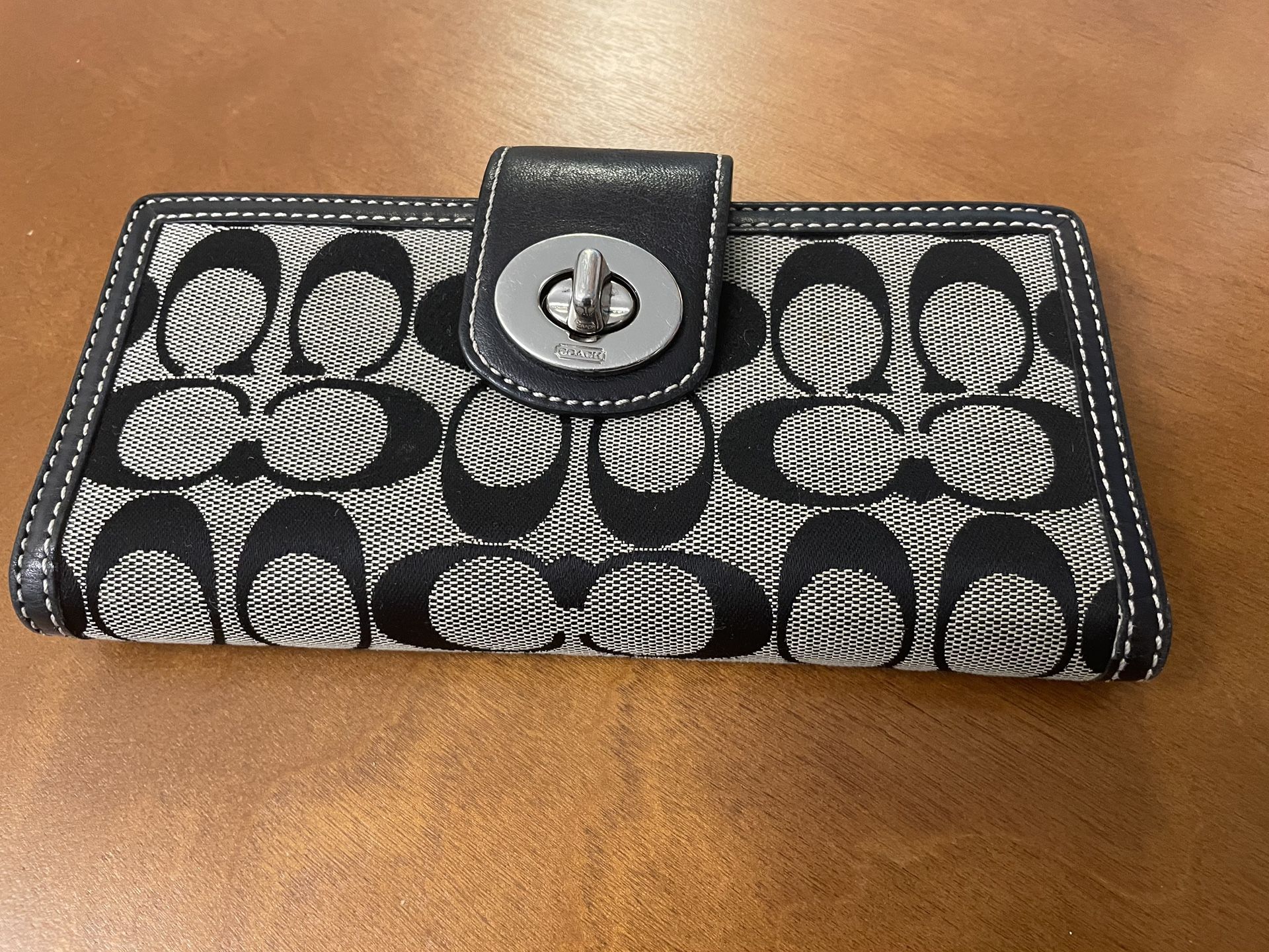 Coach Wallet With Signature Pattern