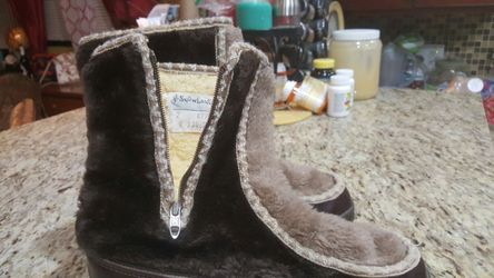 snow boots size 7
