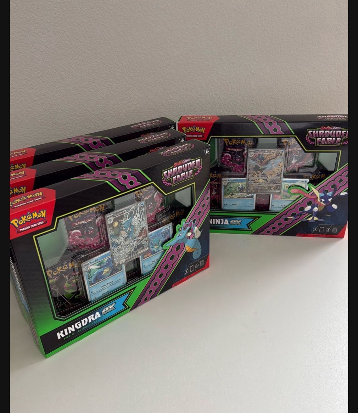 Kingdra ex Pokemon Box