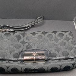 Coach Signature Wristlet Clutch – Black Op Art – EUC