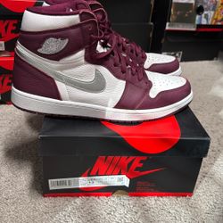 AIR JORDAN 1 - Bordaeux Size 13