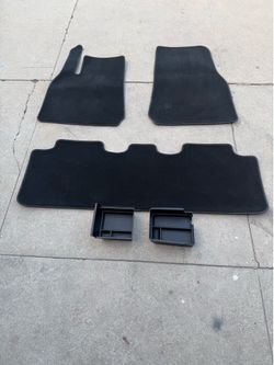 Model Y One month  carpet floor mat set and center console sole trays