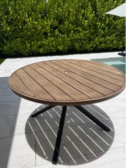Outdoor Round Aluminum Table
