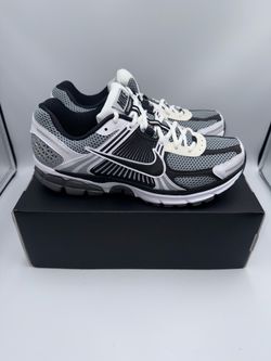 Nike Zoom Vomero 5 Black White Grey Size 10.5 NEW 🔥