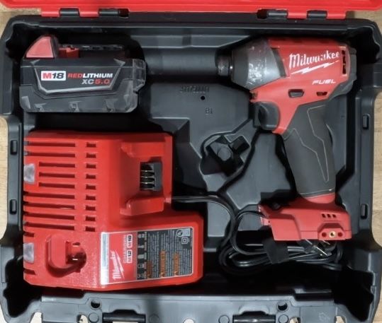 Milwaukee M18 FUEL Brushless 1/4 Hex Impact Driver Kit