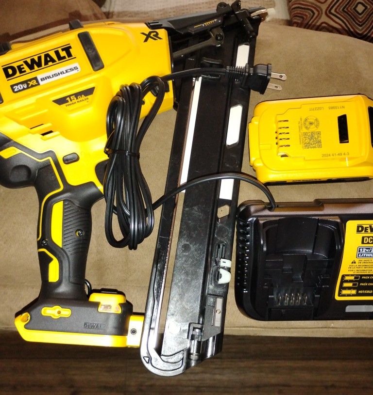 DeWalt 15 Ga Nail Gun Combo