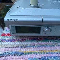 Sony under the counter Am/Fm Cd player. Works great👍