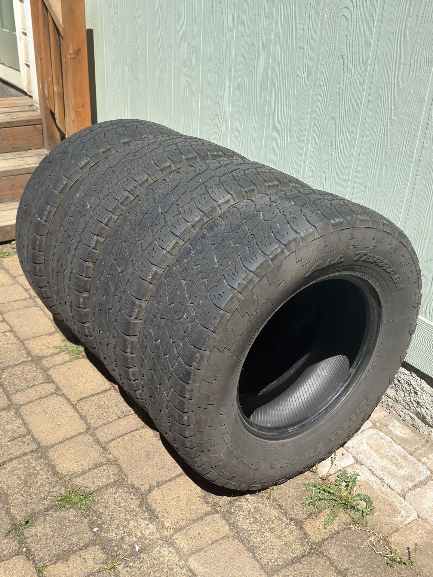 P265/70R17 NITTO TERRA GRAPPLER Tires