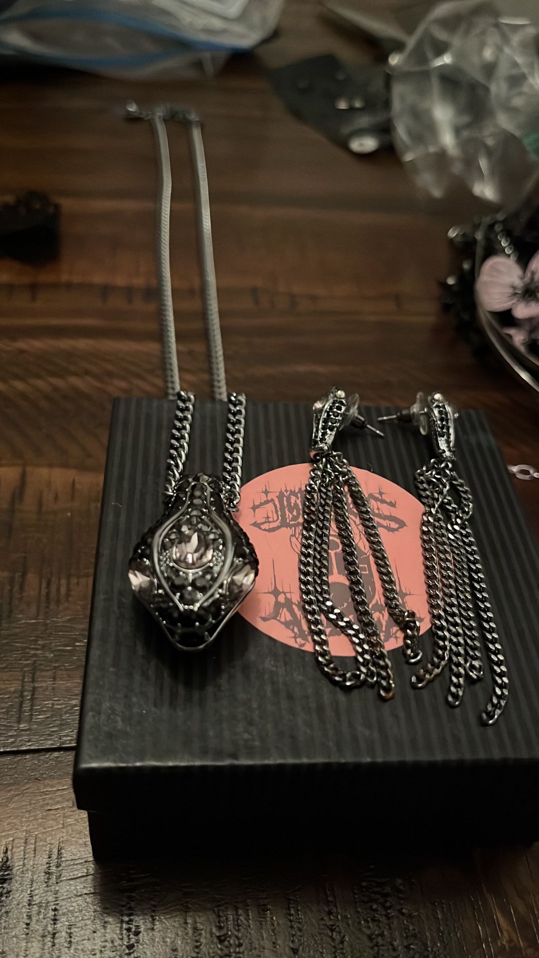 Vera Wang Snake Necklace And Earrings Set