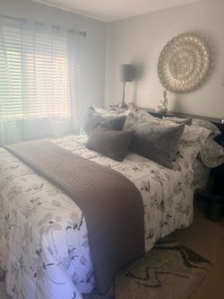 Queen Bedroom Black w Mattress