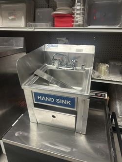 Commercial hand sink with splash