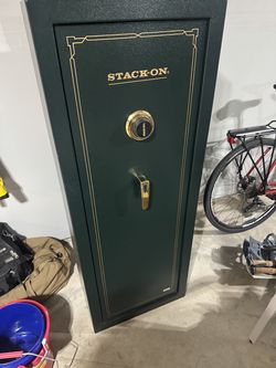 Stack-On 10-Gun Security Cabinet / Gun Safe – Green