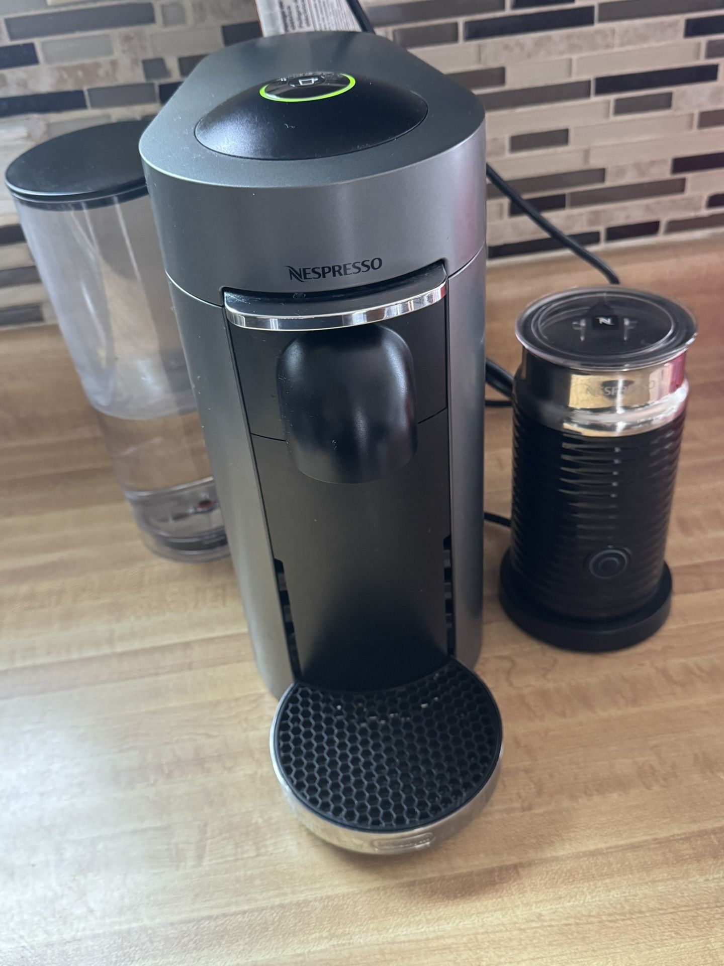 nespresso vertuo with milk frother delonghi (cash & pick up only) In great condition, We just don’t use it anymore.
