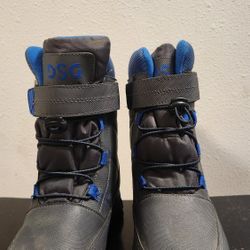 Youth Size 6 Snow Boots  