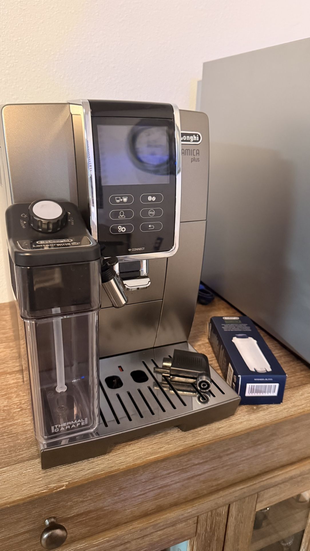De'Longhi - Dinamica Plus Connected Fully Automatic Espresso Machine with Built-in Grinder - Titanium