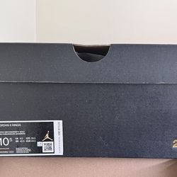 Jordan ring 6 smoke grey/University gold 10. Five