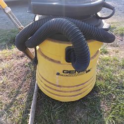 Genie Wet/Dry Vac