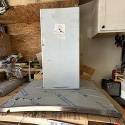 GE CHIMNEY VENT HOOD 