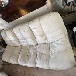 Sofá moderno, tres plazas, cuero legítimo. Del diseñador italiano Carlo Perazzi.