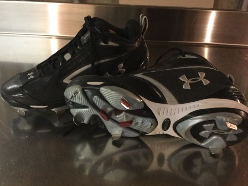 UnderArmour Boys Metal Cleats