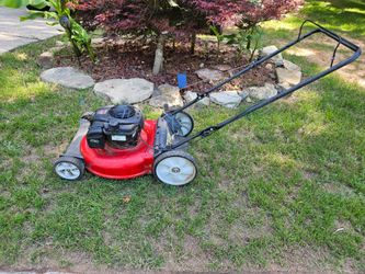 Yardmachines push lawn mower just serviced