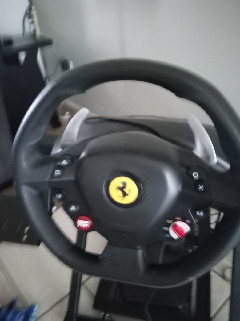 PS4 Steering. Whit Pedals. The Kit. Is Brand New