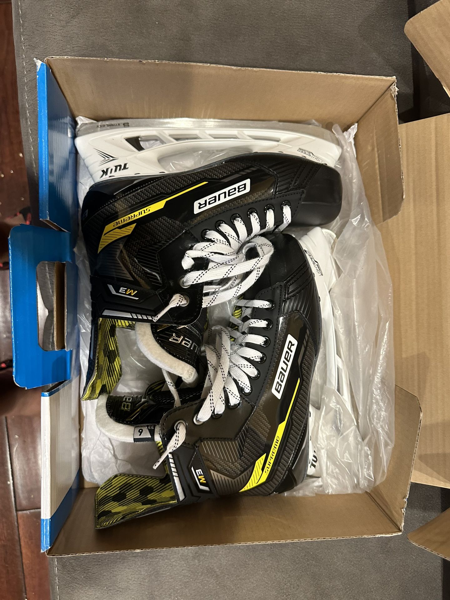 The Bauer supreme Hockey Skates Brand New With Box