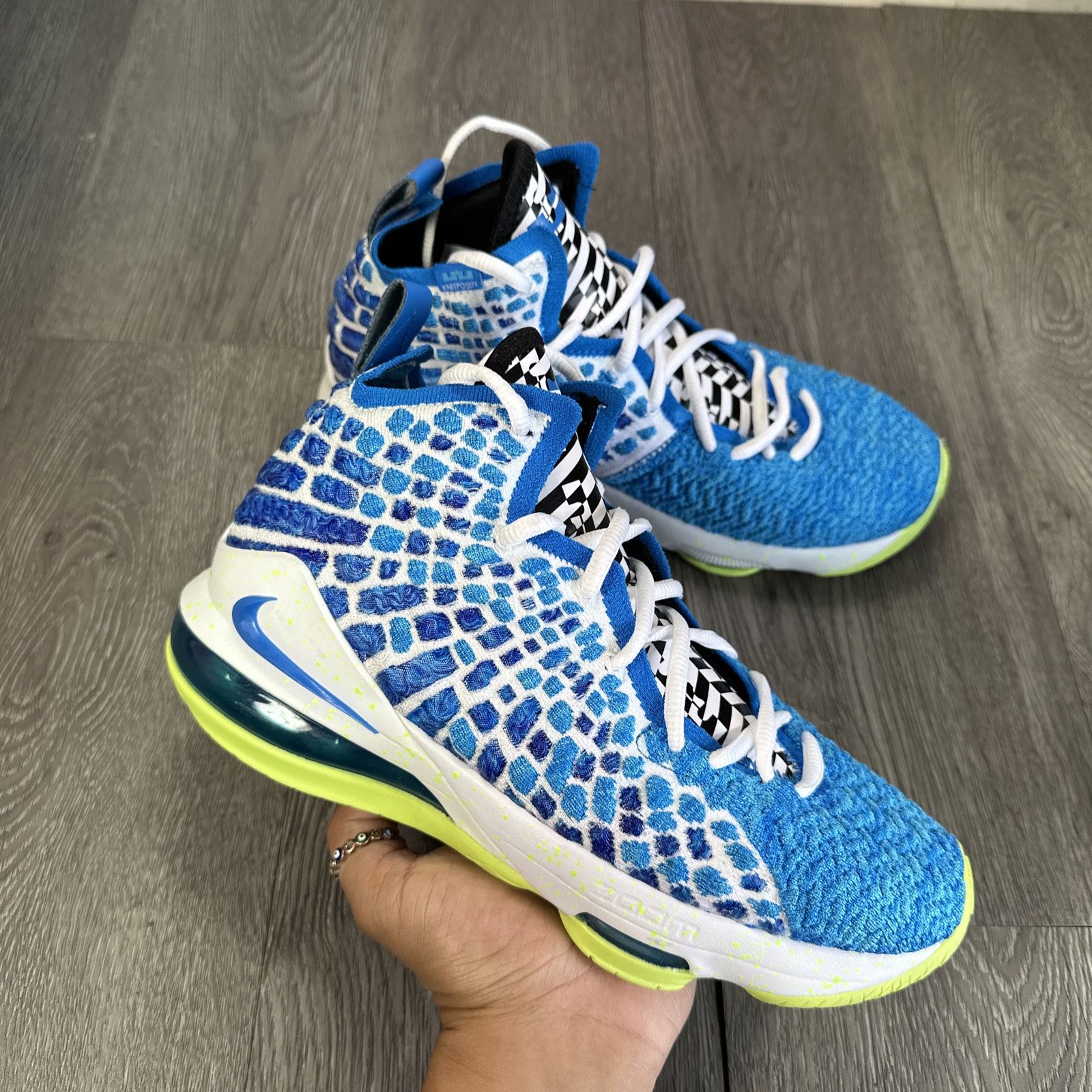 Nike LeBron 17 Sprite GS Boys Size 5Y Blue Athletic Shoes Sneakers