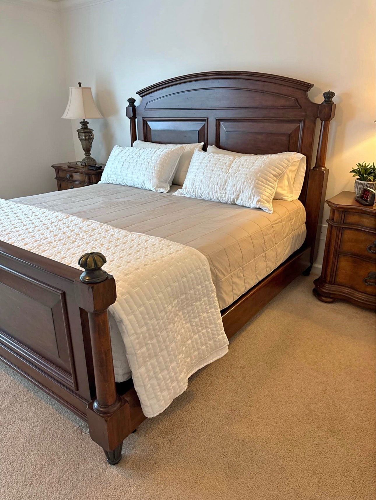 PULASKI - KING BED & NIGHTSTANDS