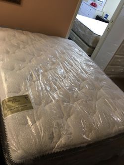 New sweet dreams blue gel mattress and box spring
