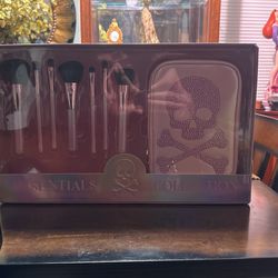 Essentials Makeup Set