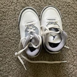 Jordan’s Boys SIZE 5.5