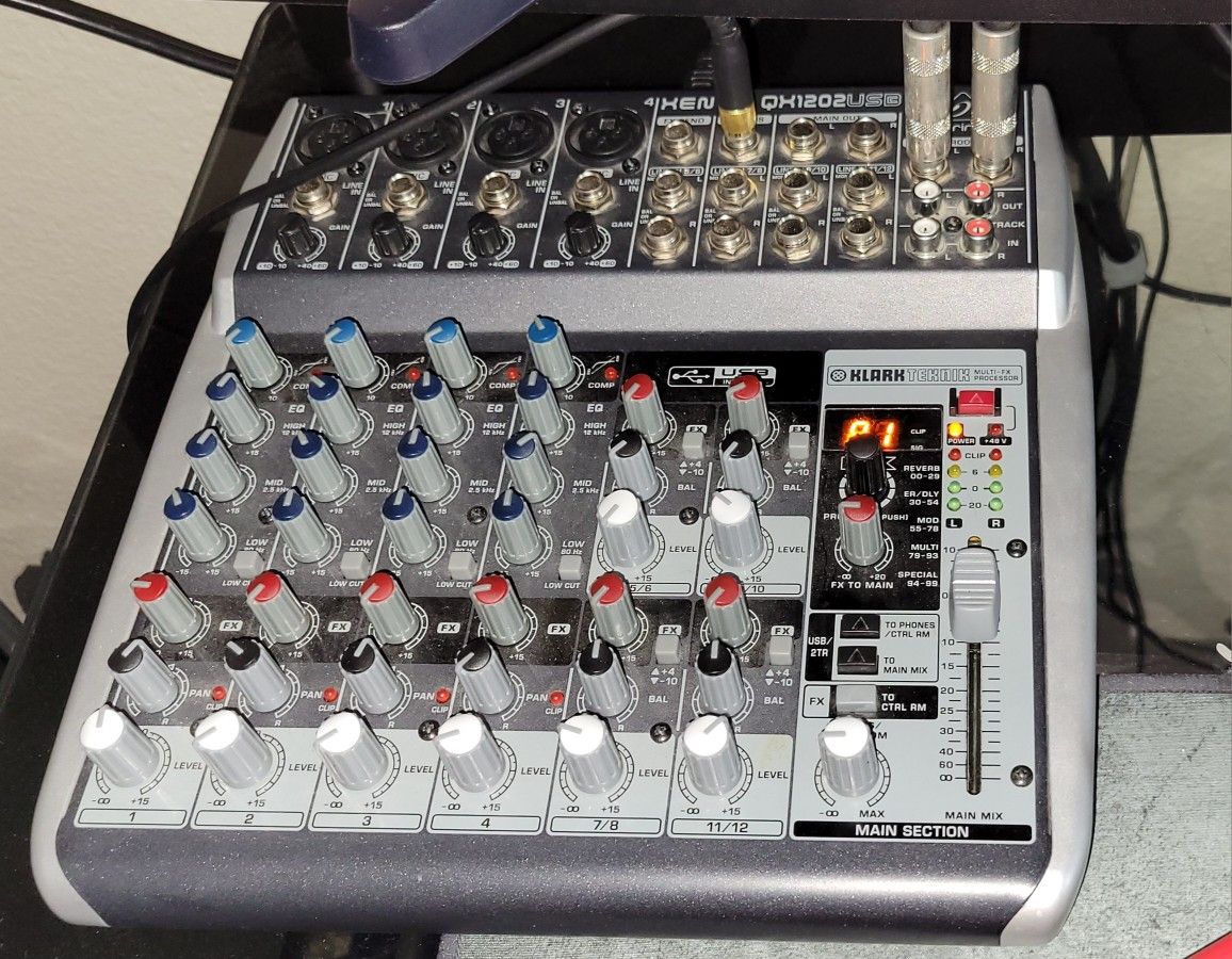 Used Behringer Xenyx QX1202USB