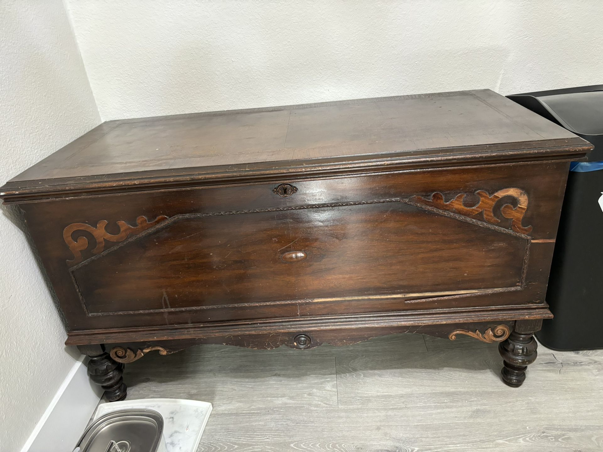 Vintage Lane Cedar Chest
