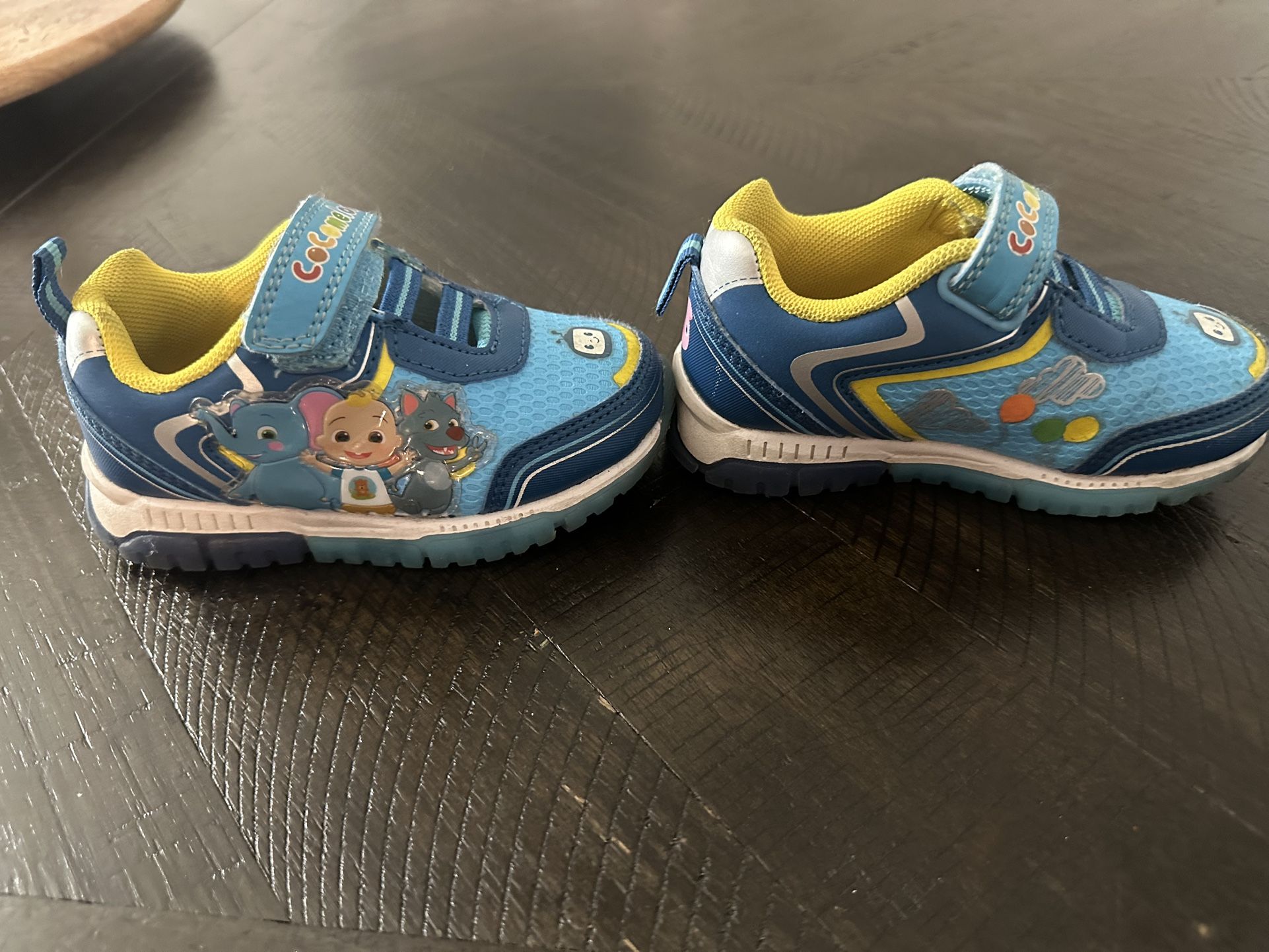 Cocomelon shoes size 7 Used LIGHT UP