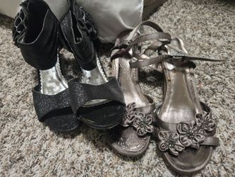 Girl/Teen shoes. Size 4