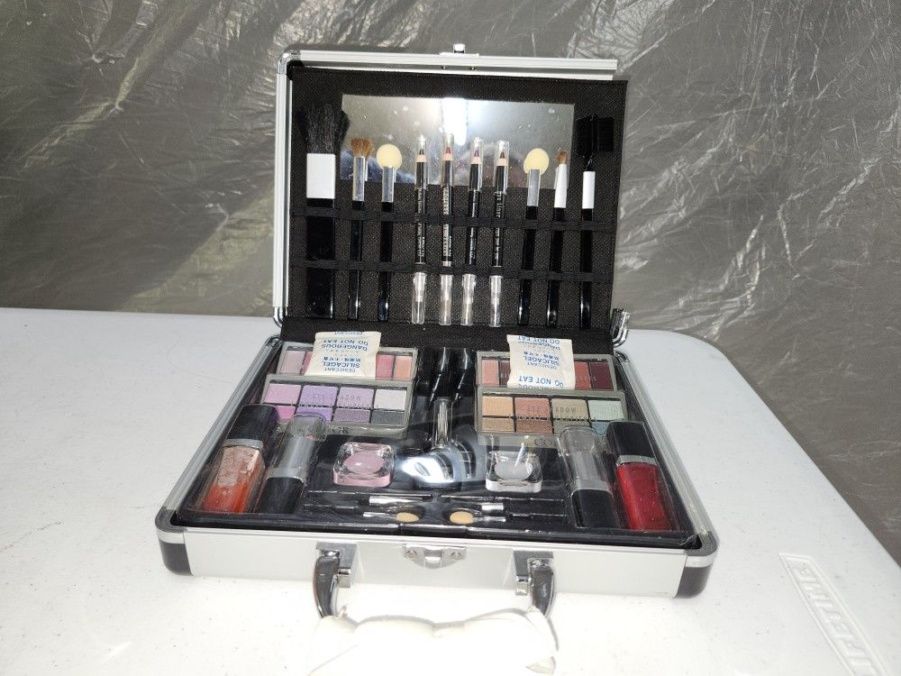 Makeup Train Case