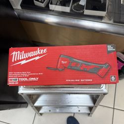Milwaukee M18 18V Lithium-Ion Cordless Oscillating Multi-Tool (Tool-Only)