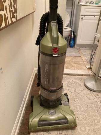 Hoover Bagless Wind Tunnel Home Vacuum Carpet Cleaner